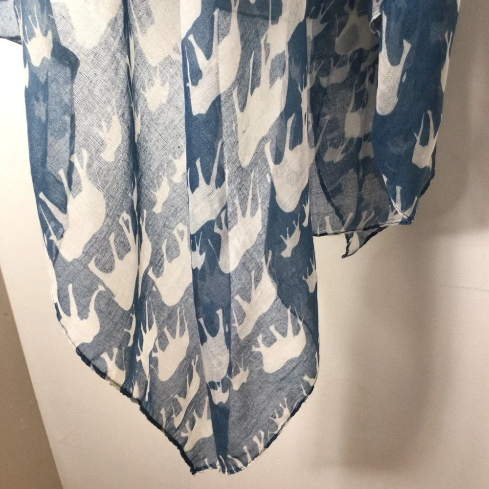Scarf elephant blue Chic Blue and White Elephant Pattern Throw